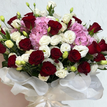 Mix of Red Tone FlowerVase