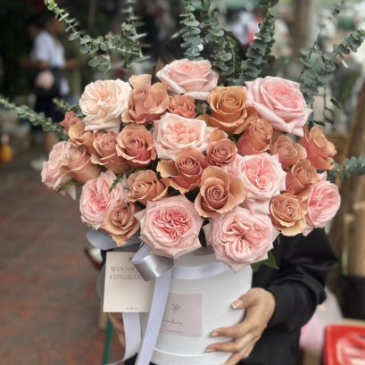 Rosy Cappucino Flower Box - 30 Roses