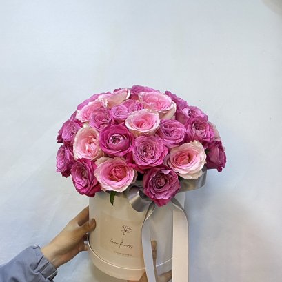 30 Roses Majenta Tone Flower Box