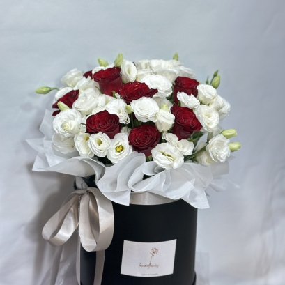 Lisanthus and Rose Flower Box - M