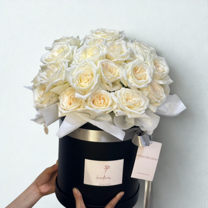 20 White Roses FlowerBox