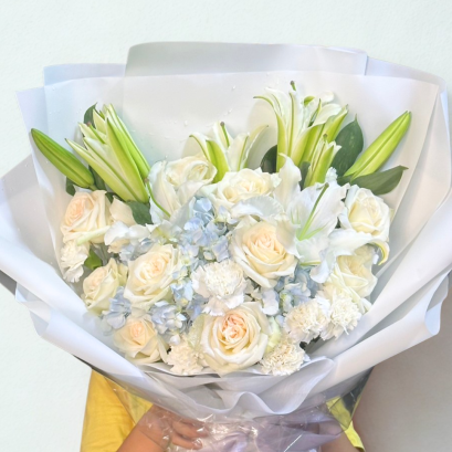 Mix of White Lilies and Hydrangea Bouquet