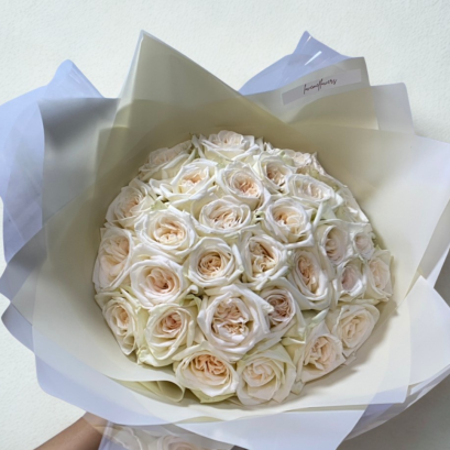 30 White English Roses