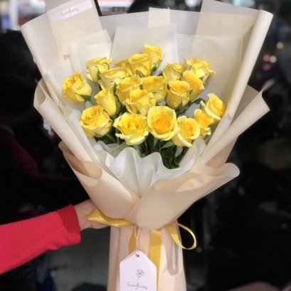 20 Yellow Roses