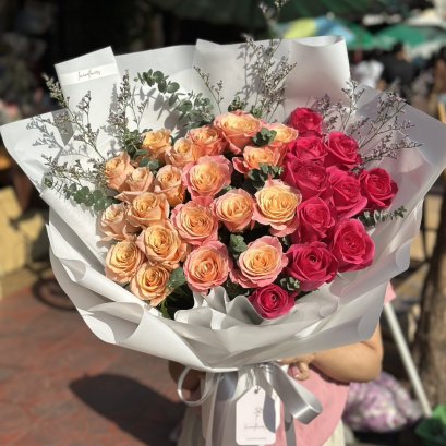 30 Roses Ombre Shading Bouquet Perfect Celebration