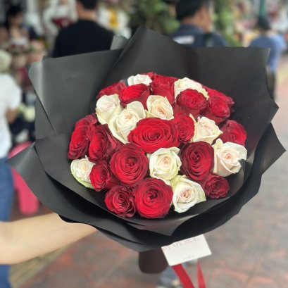 30 Red and White Roses