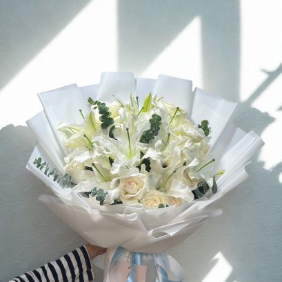 Roses x Lillies Flower Bouquet