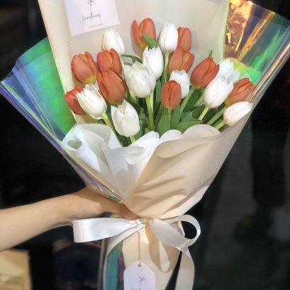 20 Tulips Orange and White