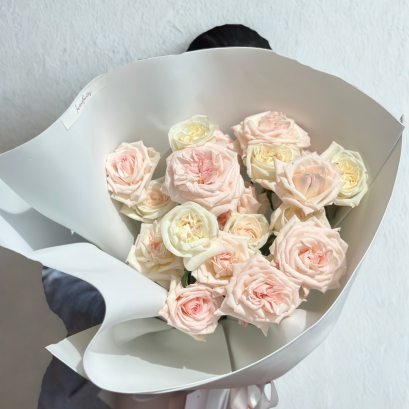 White Rosie 20 Roses Bouquet | Trending Wrapping