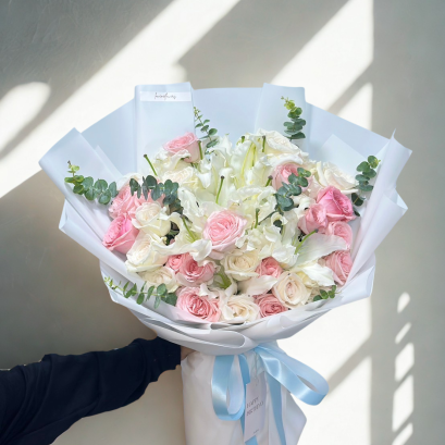 Roses x Lillies Flower Bouquet