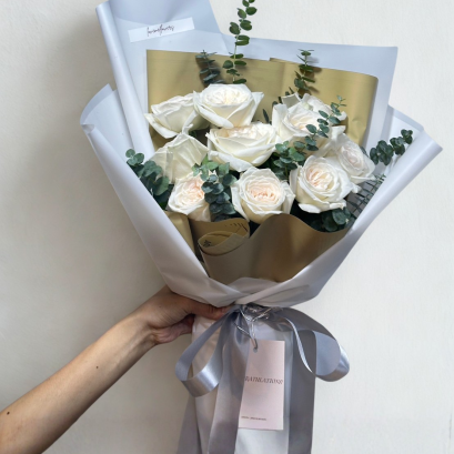 10 White Roses Small Bouquet