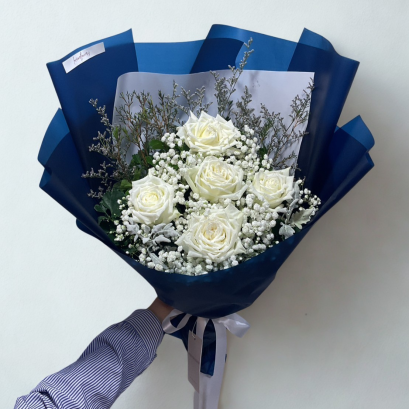 5 Roses Small Bouquet