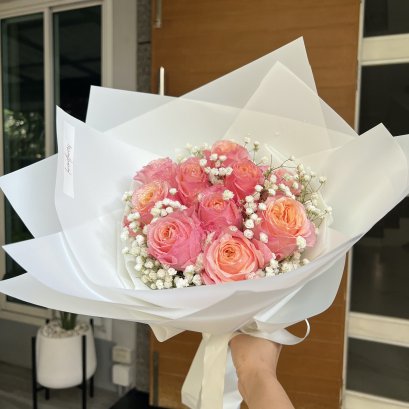 10 Peach Roses with Gypsie