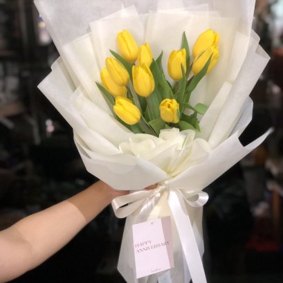 10 Yellow Tulips