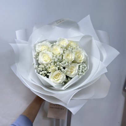10 White Roses