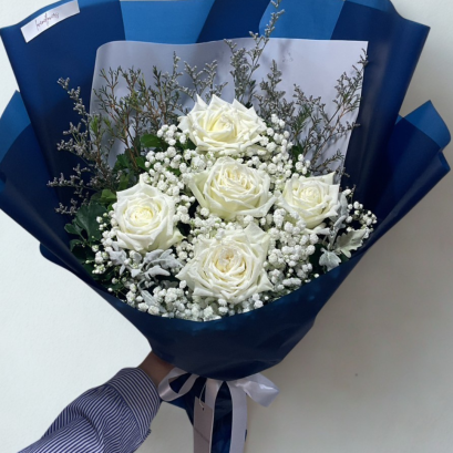5 Roses Small Bouquet