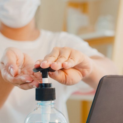 ช่วงระบาดโควิด 19 ควรดูแลผู้สูงอายุติดบ้านหรือติดเตียงอย่างไร