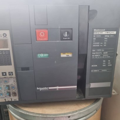 SCHNEIDER BREAKER  3200 A 65kA