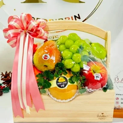 กระเช้าผลไม้ กระเช้าของขวัญ ราคา 1550 RB063 REDRIBBIN