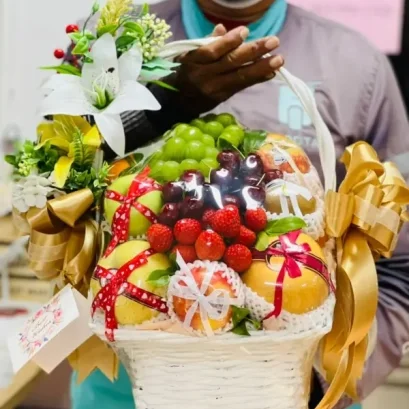 กระเช้าผลไม้ กระเช้าของขวัญญสวยๆ ร้านเรดริบบิ้น