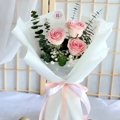 ช่อดอกกุหลาบสีชมพู ราคาไม่แพง 990 บาทพร้อมส่งด่วน Redribbin.com