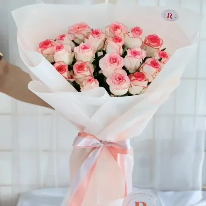 ช่อดอกกุหลาบสวยๆ ช่อดอกไม้วันวาเลนไทน์ ช่อดอกกุหลาบเดลิเวอรี่ RF019