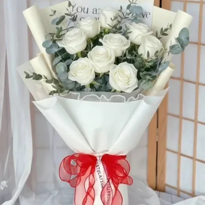 ช่อดอกกุหลาบสดสีขาว ช่อดอกไม้แสดงความยินดี ช่อดอกไม้วันวาเลนไทน์ FW067