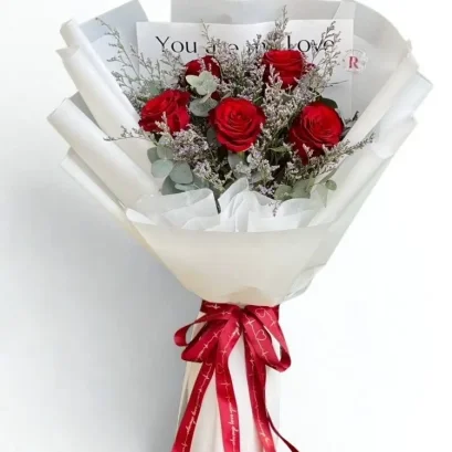 ช่อดอกไม้วันวาเลนไทน์ ช่อดอกกุหลาบแดง 5 ดอก Love051