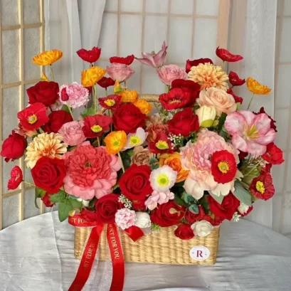 ช่อดอกไม้โทนสีแดง ตะกร้าดอกไม้แสดงความยินดีสีแดงFW117