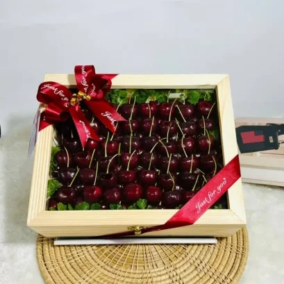 เชอรี่แดงในกล่องไม้กระจก Redribbin RB138