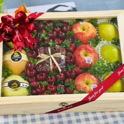 ผลไม้ในกล่องของขวัญ กระเช้าผลไม้กระเช้าของขวัญ RB159 ร้านเรดริบบิ้น
