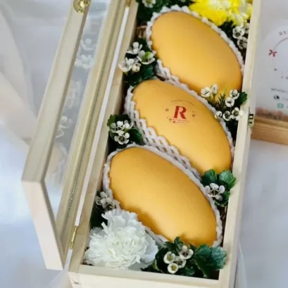 มะม่วงน้ำดอกไม้ในกล่องของขวัญ กระเช้าผลไม้ไทย RB332