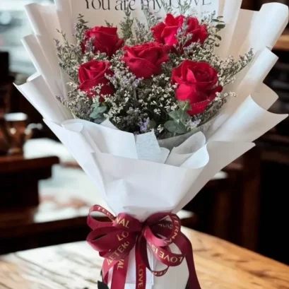 ช่อกุหลาบแดง 5 ดอก ช่อดอกไม้วันวาเลนไทน์ LOVE051
