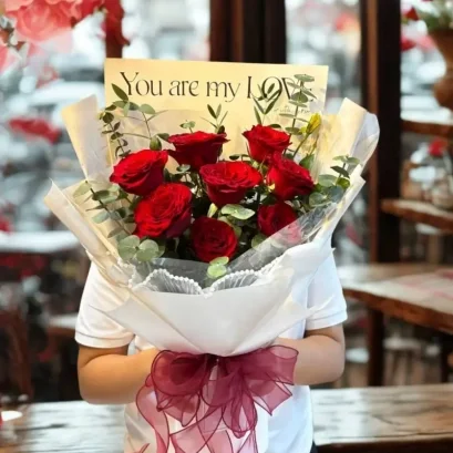 ช่อดอกกุหลาบสีแดง ช่อดอกไม้วันเกิด ช่อดอกไม้แสดงความยินดี FW033