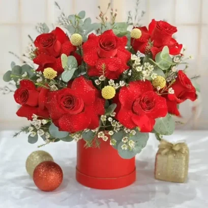 แจกันดอกไม้แสดงความยินดีสีแดง