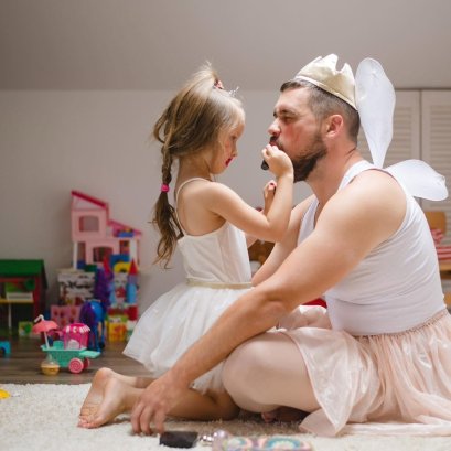 5 เหตุผลว่าทำไมพ่อควรเล่นแต่งหน้ากับลูกสาว?