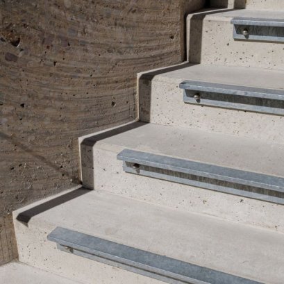 จมูกบันไดกระเบื้อง ราคาแตกต่างกันเพราะอะไร ?