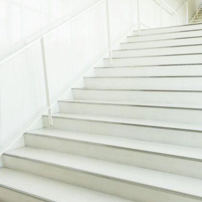 คิ้วบันได สำคัญอย่างไร? รู้ไหมมีประโยชน์มากกว่าแค่สวยงาม