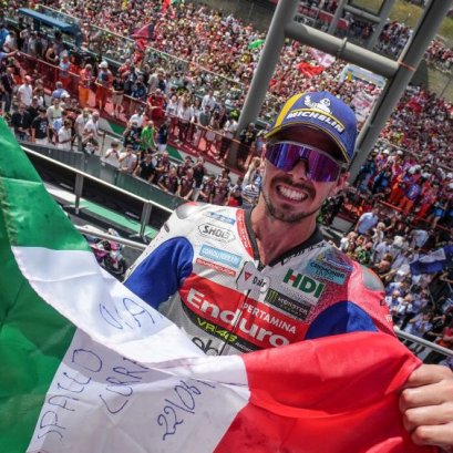 ฟาบิโอ ดิ จิอันนันโตนิโอ แฮปปี้ฉลองโพเดียมโฮมเรซครั้งแรก