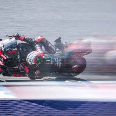 Aprilia ให้เครดิต 'วาเลนติโน รอสซี' ติวเข้ม 'มาร์โก เบซเซคกี' ก่อนคว้าโพลแรกที่ออสเตรีย