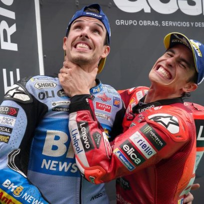 เปิดมุมน่ารักครอบครัว 'มาร์เกซ' เมื่อ 2 พี่น้องต้องชิงความเป็นหนึ่ง คุณพ่อและคุณแม่จะเชียร์ใคร?