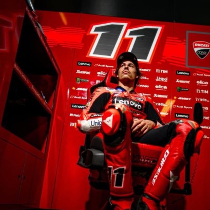วาเลนติโน รอสซี ผู้อยู่เบื้องหลังการเดบิวต์ MotoGP ของ นิโคโล บูเลก้า