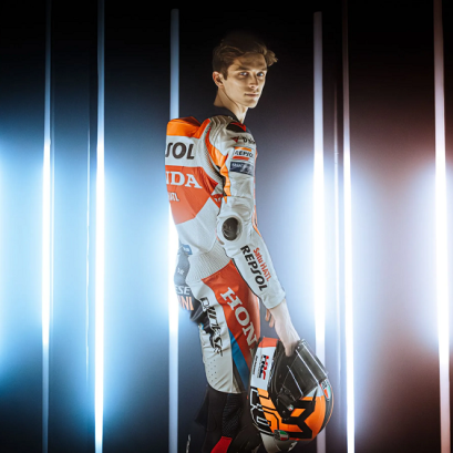 ใครคืออดีตนักบิด Repsol Honda ที่เป็นแรงบันดาลใจของ ลูก้า มารินี ? ไปดูกัน!