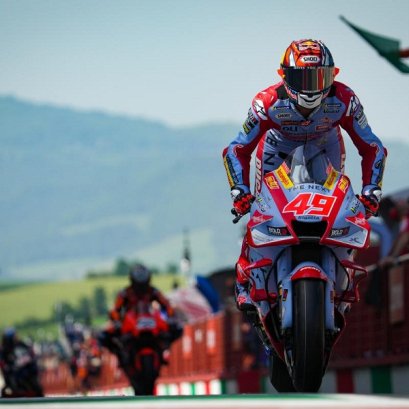 แถวหน้าอิตาเลียนเหมารวด! 'ฟาบิโอ ดิ จิอันนันโตนิโอ' คว้าโพลครั้งแรกศึก Italian Grand Prix