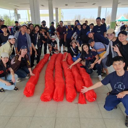 โครงการทำทุ่นดักขยะ ทำบ้านหอย ปล่อยปูทะเล ณ สะพานชลมารควิถี จังหวัดชลบุรี