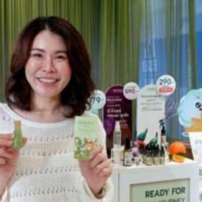 ศุภาภรณ์ ดีรัศมี  นักปรุงกลิ่น ผู้รังสรรค์เสน่ห์สมุนไพรไทยสู่ศิลปะแห่งกลิ่นร่วมสมัย