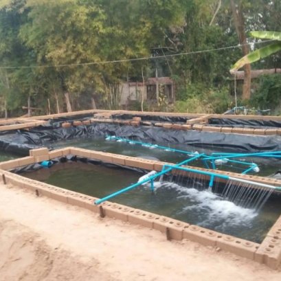 บ่อน้ำสองบ่อนี้ถ้ามองจะเห็นความต่างกัน แต่ไม่ใช่ทั้งหมด