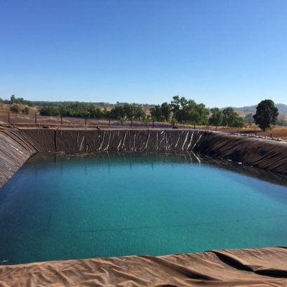 กลางพื้นที่ ที่แห้งแล้ง จากความเหนื่อยล้า มองแล้วก็สดชื่น