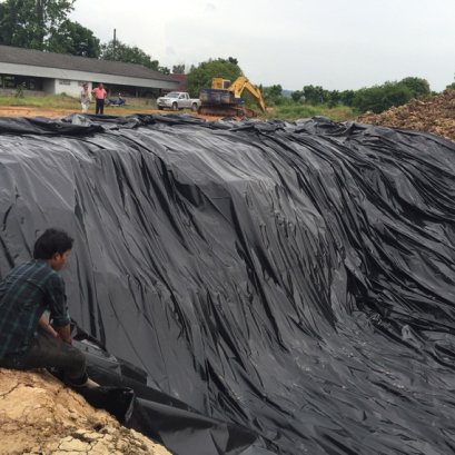 พลาสติก LDPE ปูบ่อขยะสด จังหวัดสุราษฎร์ธานี