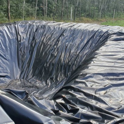 บ่อเก็บน้ำสำหรับใช้งานในสวนจาก จังหวัดสุราษฎร์ธานี